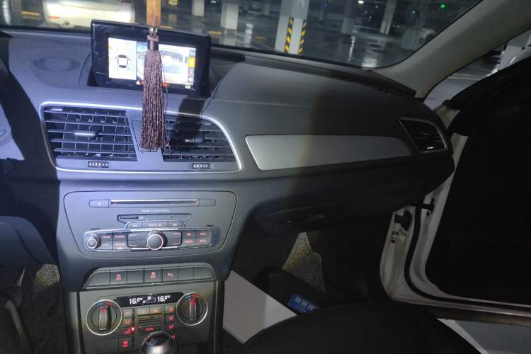 Used Audi Q3 2018 30th Anniversary Edition 30 TFSI Fashion Model Audio And AC Panel