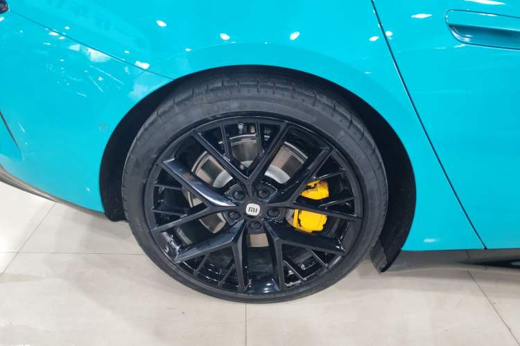 Used Xiaomi Auto SU7 2024 Four-Wheel Drive Ultra-Long Range Advanced Intelligent Driving Max Edition Right Rear Wheel Hub