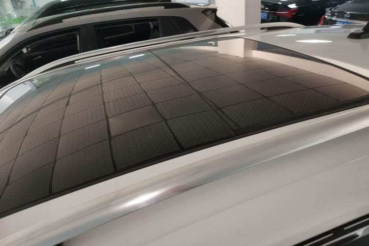 Used Volkswagen T-ROC 2024 300TSI DSG Two-Wheel-Drive Chen Guang Edition Roof