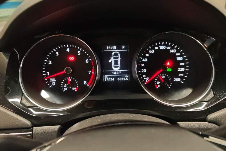 Used Volkswagen Sagitar 2017 230TSI Automatic Luxury Edition
