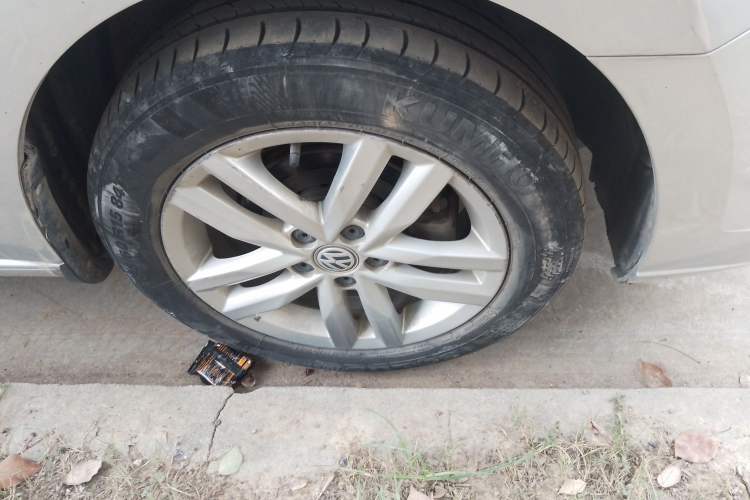 Used Volkswagen Jetta 2017 1.5L Manual Comfort Model Right Front Wheel Hub