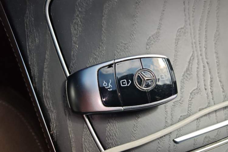 Used Mercedes-Benz E-Class New Energy 2021 E 350 e L Plug-in Hybrid Sports Sedan