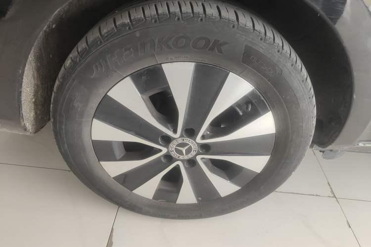 Used Mercedes-Benz Vito 2021 2.0T Elite Version 7 Seats Right Rear Wheel Hub