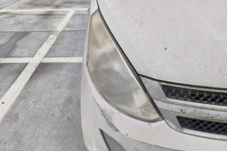 Used Wuling Rongguang V 2016 1.5L Practical Version Non-Power-Assisted Right Front Headlight