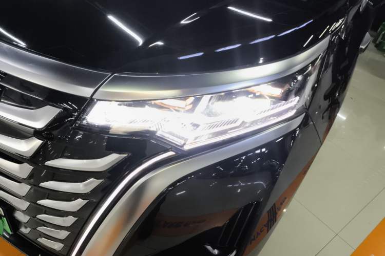 Used Denza D9 2025 DM-i Intelligent Drive 1020 Four-Wheel Drive Prestige Model