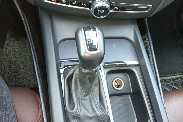 Used Volvo XC60 2019 T5 4x4 Zhiyuan Edition China VI Standard