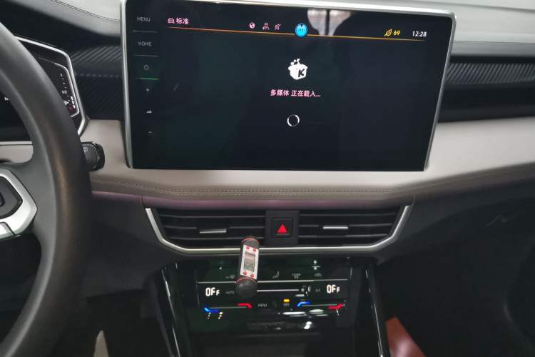 Used Volkswagen Tayron 2023 300TSI Two-Wheel-Drive Luxury Plus Advanced Edition Audio And AC Panel