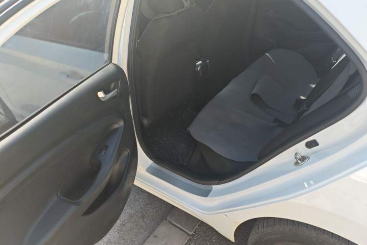 Used Hyundai Verna (older generation) 2017 1.4L Manual Refreshed Version China VI Standard