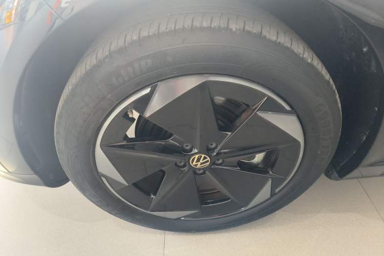 Used Volkswagen ID.UNYX 2024 Pro Long-Range Version Left Front Wheel Hub