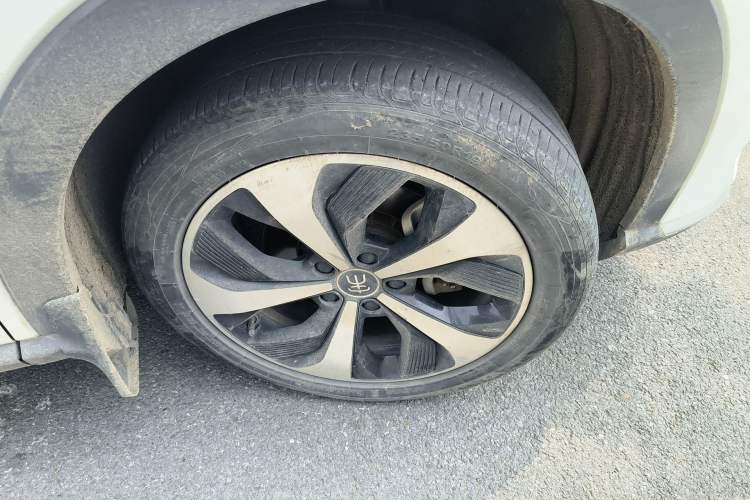 Used BYD Song PLUS New Energy 2021 DM-i 51KM Prestige Model Right Front Wheel Hub