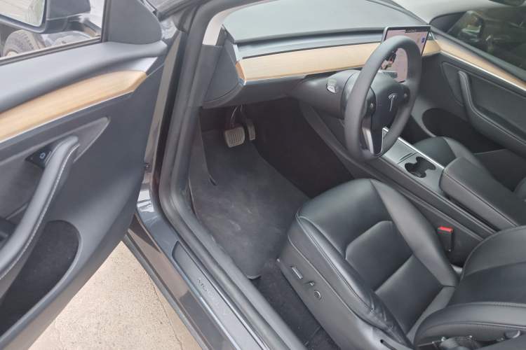 Used Tesla Model Y 2021 Long-Range All-Wheel-Drive Version Driver Seat