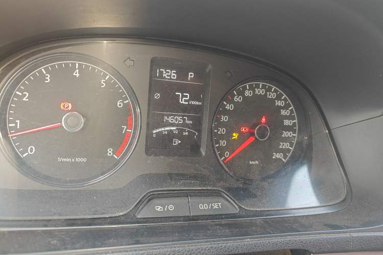 Used Volkswagen Gran Lavida 2013 1.6L Automatic Fashion Model Odometer Close Up