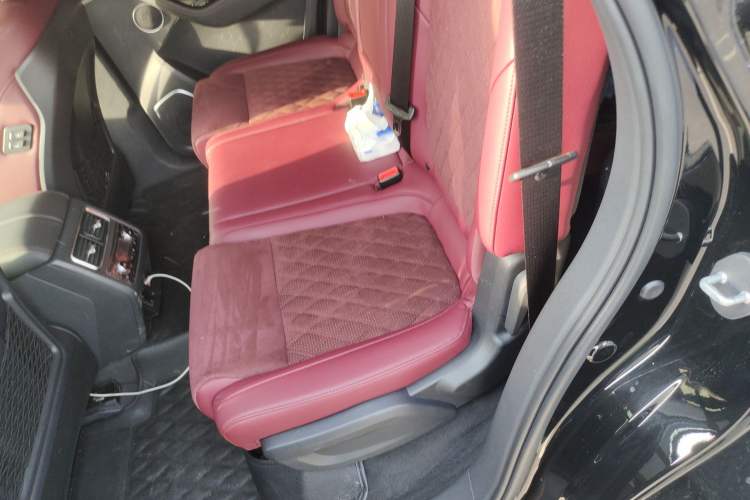 Used Hongqi HS7 2022 2.0T DCT Two-Wheel Drive Smart Connect Flagship Edition Seven Seats Left Rear Seat