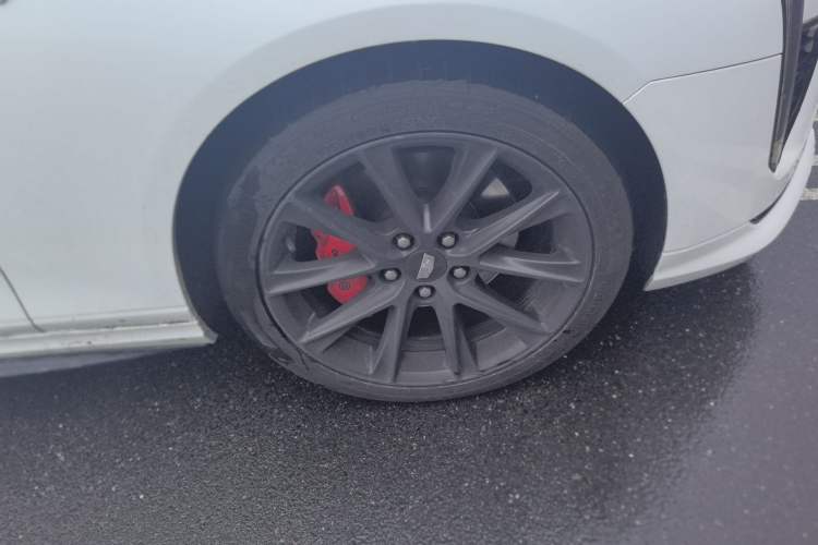 Used Cadillac CT4 2022 28T Prestige Edition Right Front Wheel Hub