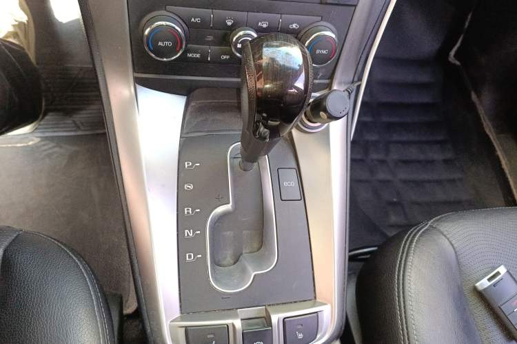 Used Chevrolet Captiva 2015 2.4L 4x4 Flagship Edition 7-Seater
