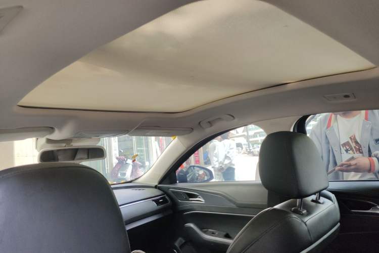 Used Hongqi H5 2022 Classic Model Facelift 1.8T Automatic Smart Connect Flagship Edition Headliner