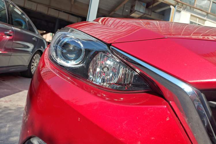 Used Mazda 3 Axela 2016 Sedan 1.5L Automatic Luxury Model