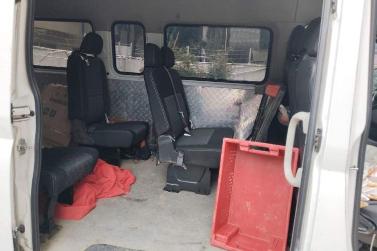 Used SAIC MAXUS Xintu V80 2021 2.0T Manual Classic Aoyuntong 127 PS Mid-axle Mid-roof 6/7/8/9-Seater Left Rear Seat