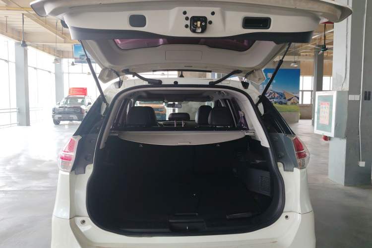 Used Nissan X-Trail 2015 2.0L CVT Comfort MAX Edition 2WD
