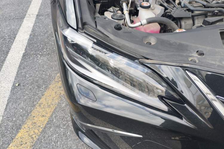 Used Lexus ES 2021 300h Deluxe Edition
