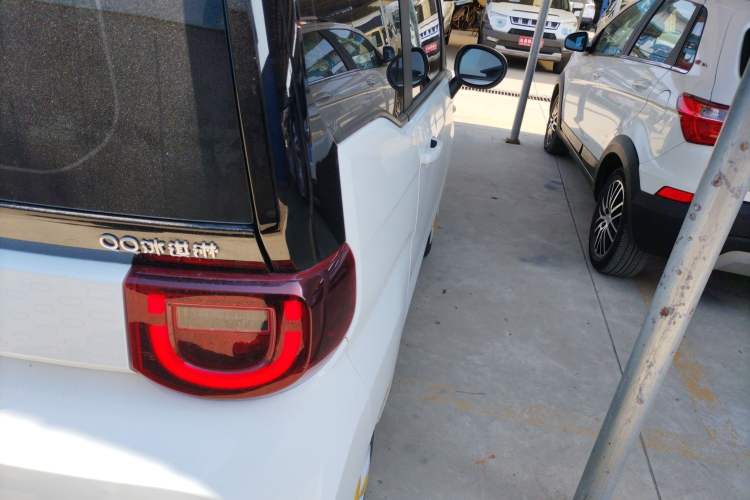 Used Chery QQ Ice Cream 2022 170km Sundae Phosphate Lithium-Ion Exterior 3