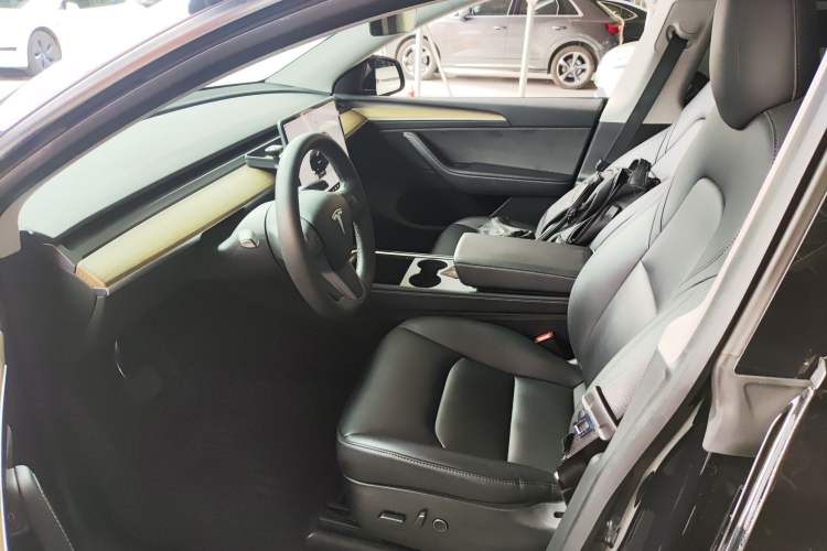 Used Tesla Model Y 2022 Long-Range All-Wheel-Drive Version Left Front Seat