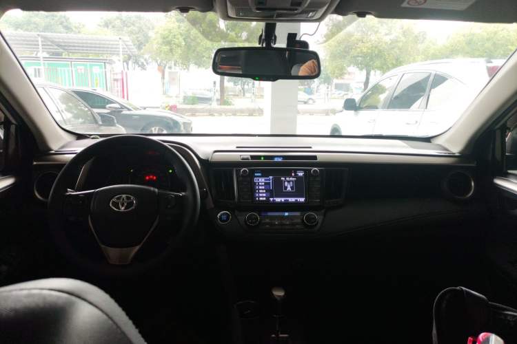 Used Toyota RAV4 2015 2.5L Automatic 4x4 Elite Edition
