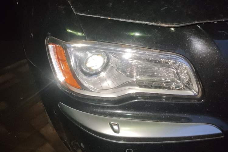 Used Chrysler 300C 2014 3.0L Excellence Edition Right Front Headlight