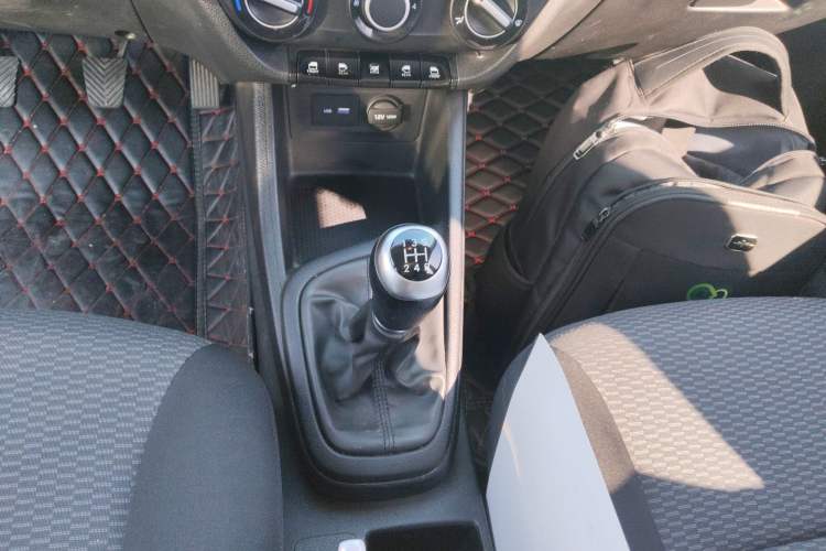 Used Hyundai Verna (older generation) 2017 1.4L Manual Huancai Edition China V Standard Gear Lever