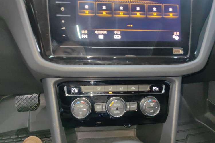 Used Volkswagen Tiguan L 2021 330TSI Automatic Two-Wheel Drive Smart Edition Audio And AC Panel