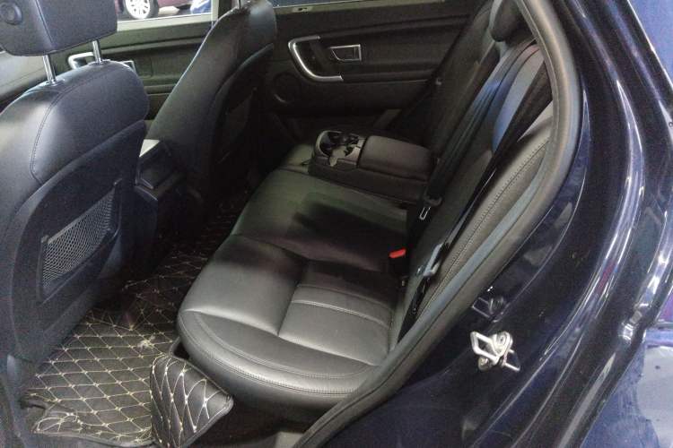 Used Land Rover Discovery Sport 2017 2.0T SE Interior 4