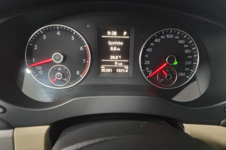 Used Volkswagen Sagitar 2012 1.4TSI Automatic Luxury Edition Odometer Close Up