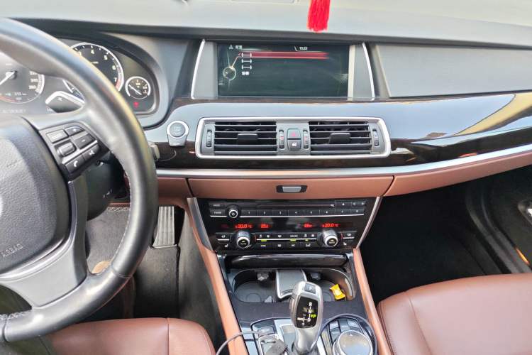 Used BMW 5 Series GT 2014 535i Leading Model Audio And AC Panel