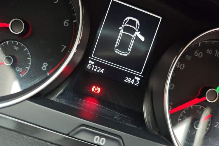 Used Volkswagen Golf 2017 1.6L Automatic Comfort Million-Vehicle Anniversary Edition
