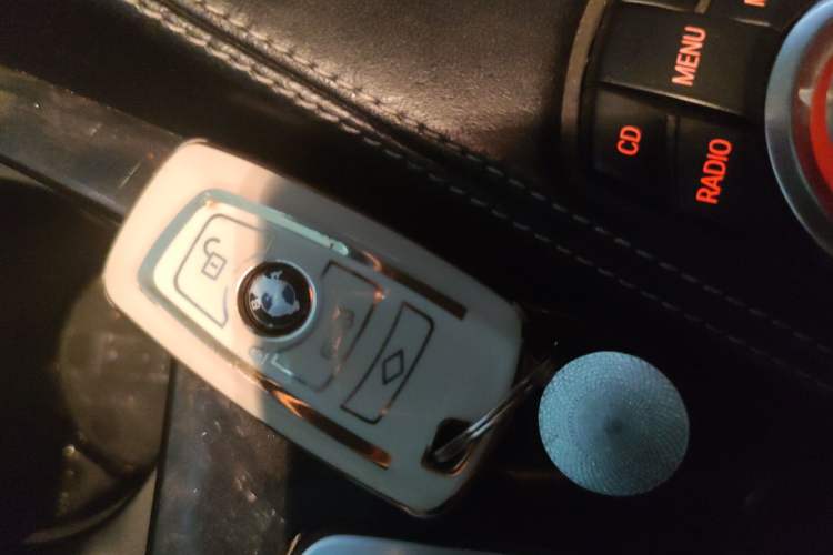 Used BMW 6 Series 2012 640i two-door coupe Vehicle Key