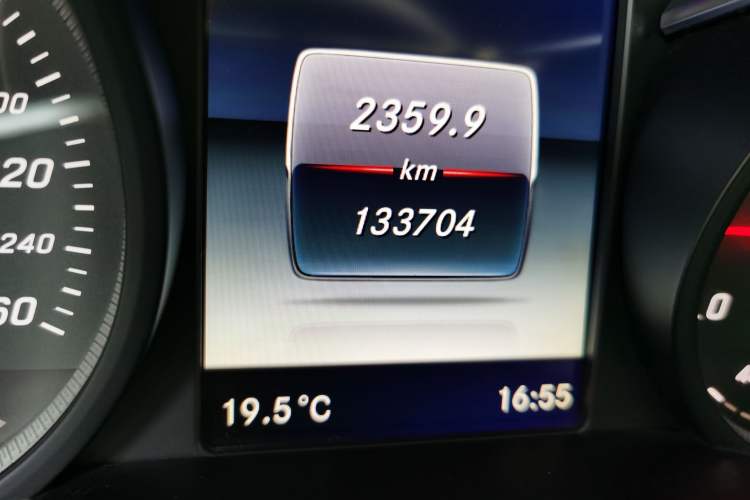 Used Mercedes-Benz C-Class 2016 C 180 L Sport Edition Odometer Close Up