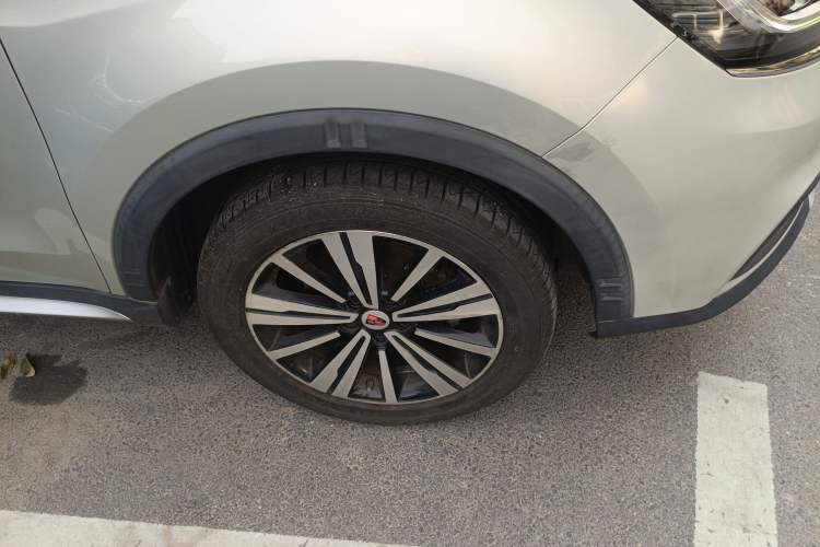 Used Roewe RX5 New Energy 2017 eRX5 50T Hybrid Connected Prestige Flagship Edition Right Front Wheel Hub