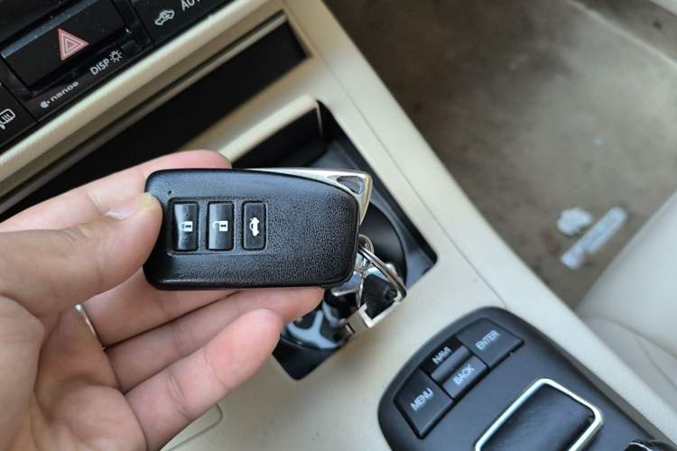 Used Lexus ES 2014 300h Elite Edition
