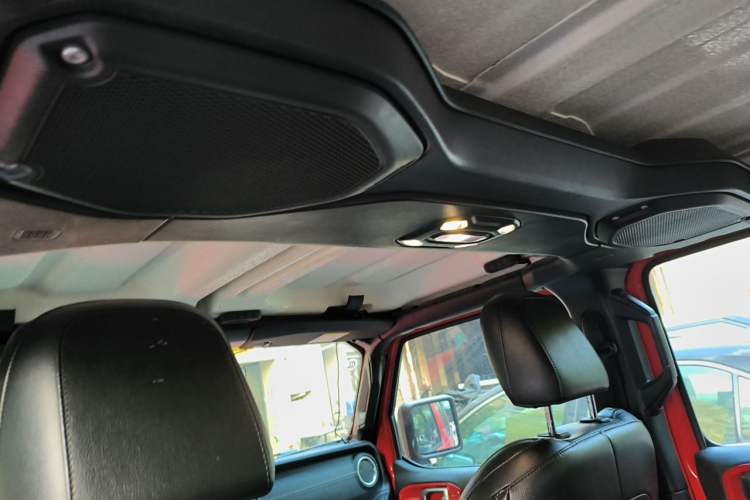 Used Jeep Wrangler 2019 2.0T Sahara Four-Door Version China VI Emission Standard
