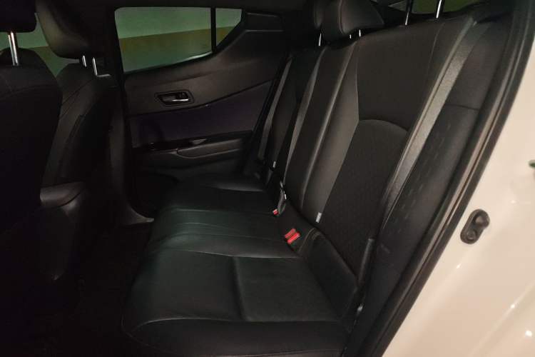 Used Toyota IZOA 2020 2.0L Yichi Version
