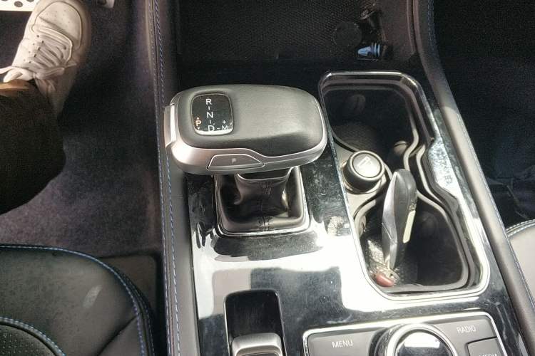 Used BAIC Off-Road BJ40 2023 2.0T Automatic Four-Wheel Drive Urban Hunter Edition Chivalrous Type Gear Lever