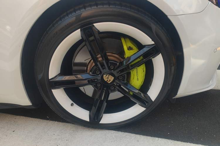 Used Porsche Panamera 2017 Panamera 4 E-Hybrid Executive Long Wheelbase 2.9T Right Front Wheel Hub