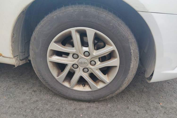 Used Geely Auto Emgrand 2017 Sedan Million Edition 1.5L Manual Luxury Model Right Front Wheel Hub