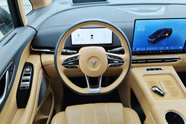 Used VOYAH Dream 2025 PHEV Four-Wheel Drive Prestige Kunpeng Edition Steering Wheel