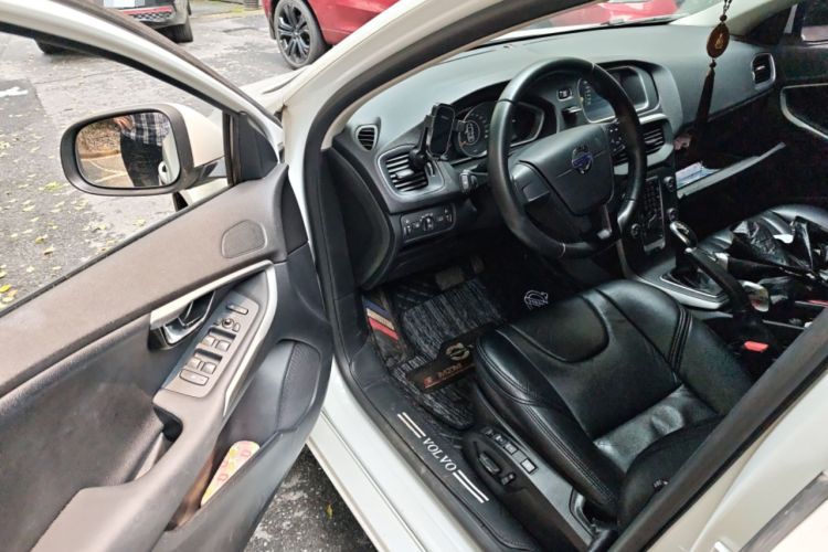 Used Volvo V40 2016 T3 Zhiyi Edition