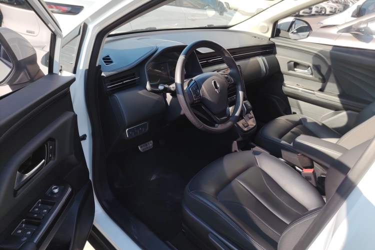 Used ORA iQ 2018 High-Range Version Smart Connectivity Model