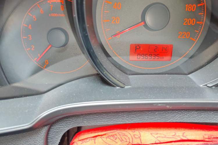 Used Honda Fit 2014 1.5L LX CVT Comfort Model Odometer Close Up