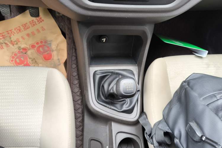 Used Wuling Hongguang V 2022 1.5L Jingqu Edition Electric-Assist LAR Gear Lever