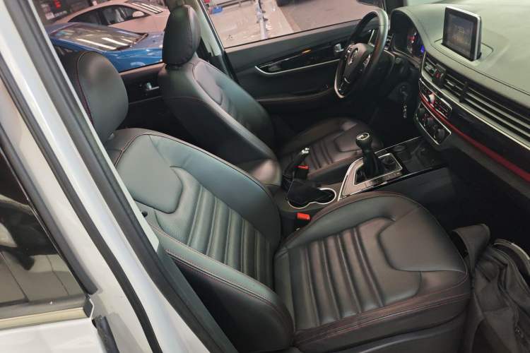 Used FORTHING Joyear X6 2017 Jingxiang Series 1.5T Manual Luxury Model
