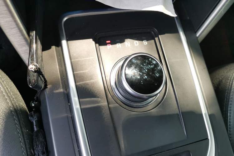 Used Land Rover Discovery Sport 2018 240 PS SE Version Gear Lever